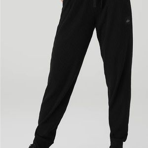 Alo yoga muse sweatpants jogger